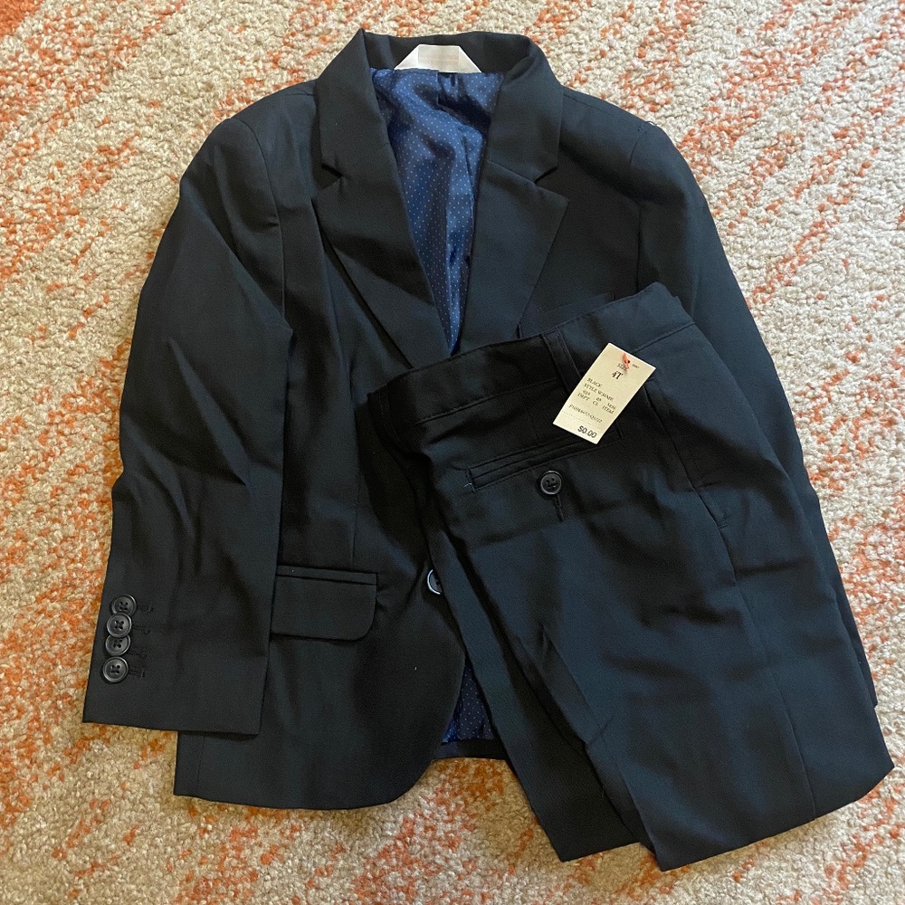 Black suit 4T